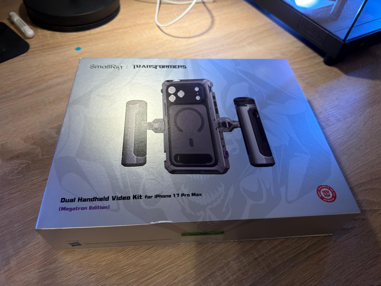 Transformers Megatron Dual Handheld Video Kit for iPhone 17 Pro